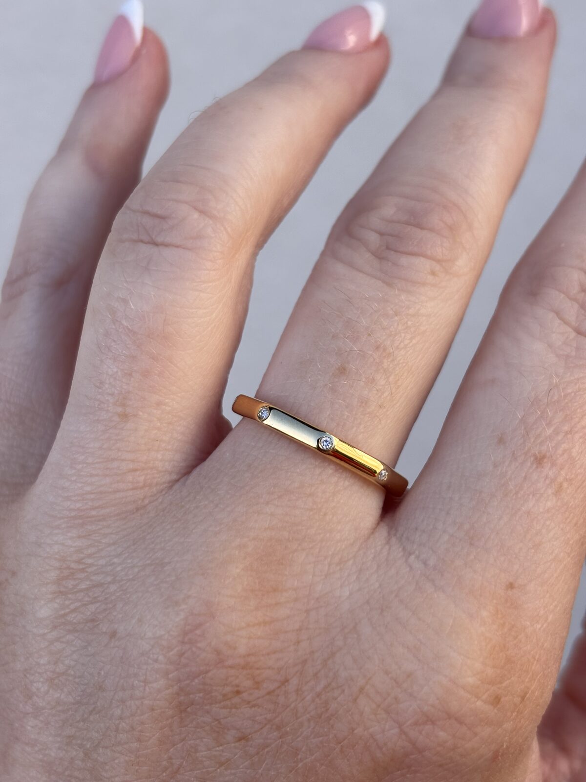 18ct Yellow Gold Scattered Diamond Geometric Band view 5