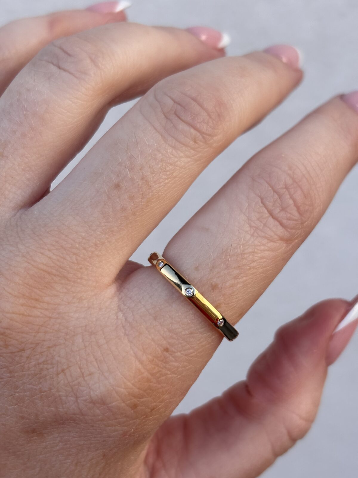18ct Yellow Gold Scattered Diamond Geometric Band view 2