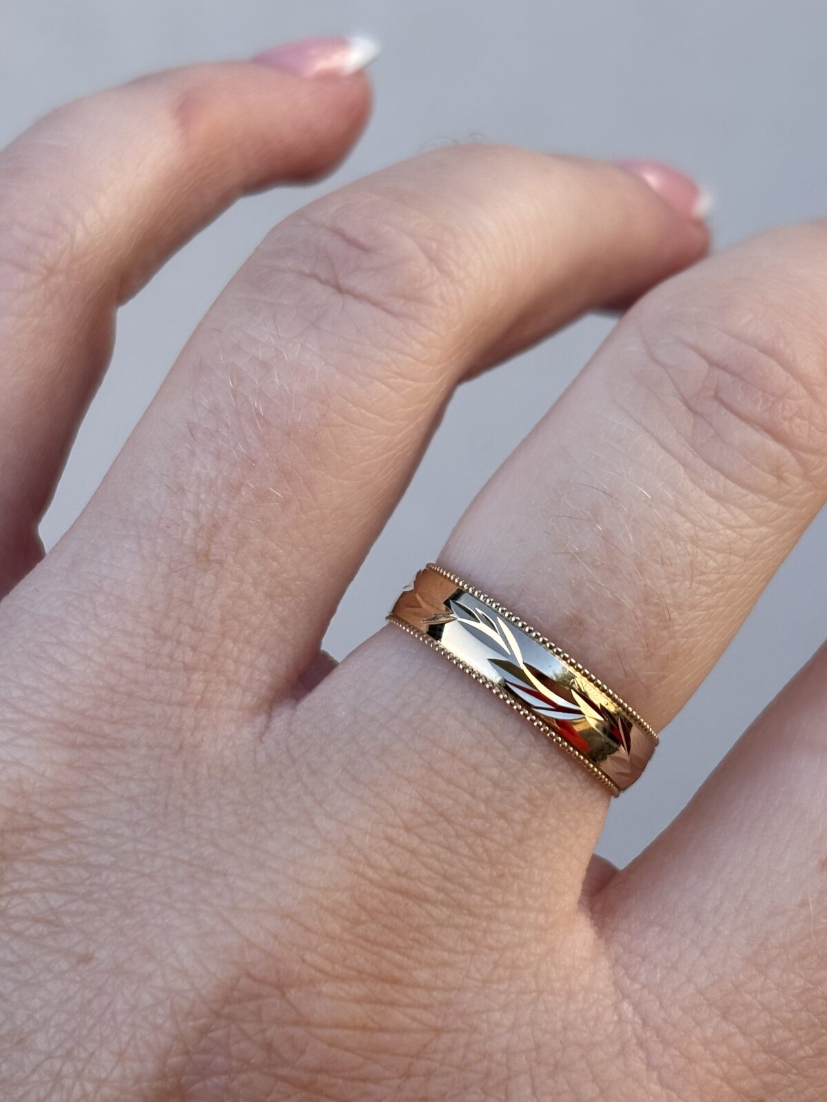 9ct Yellow Gold Engraved Leaf Band view 2