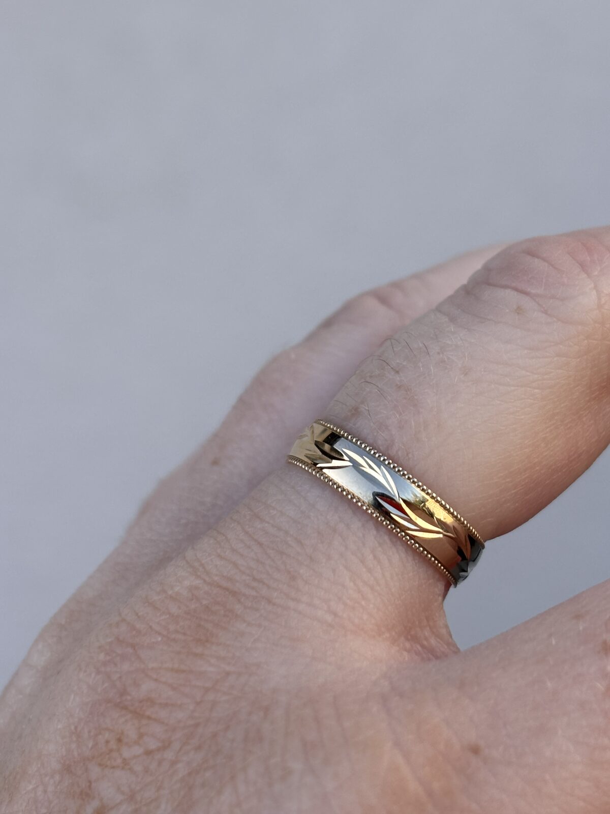 9ct Yellow Gold Engraved Leaf Band view 3