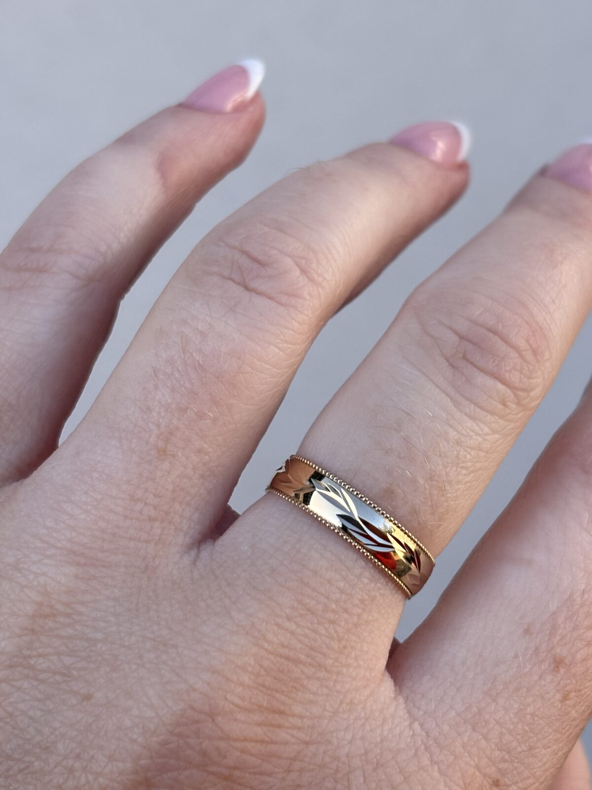 9ct Yellow Gold Engraved Leaf Band view 5