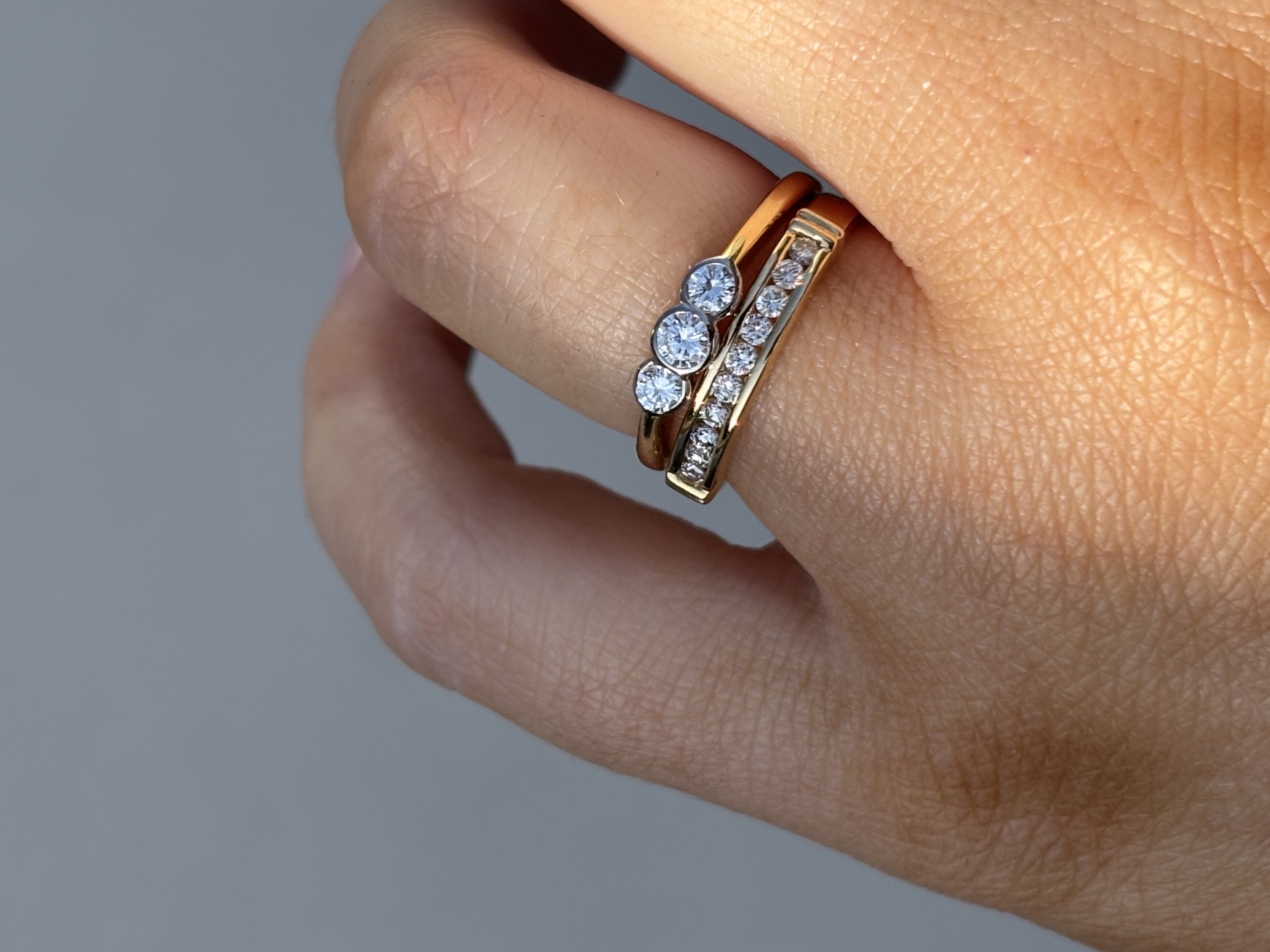 18ct Yellow Gold Bezel-set Diamond Trilogy view 3