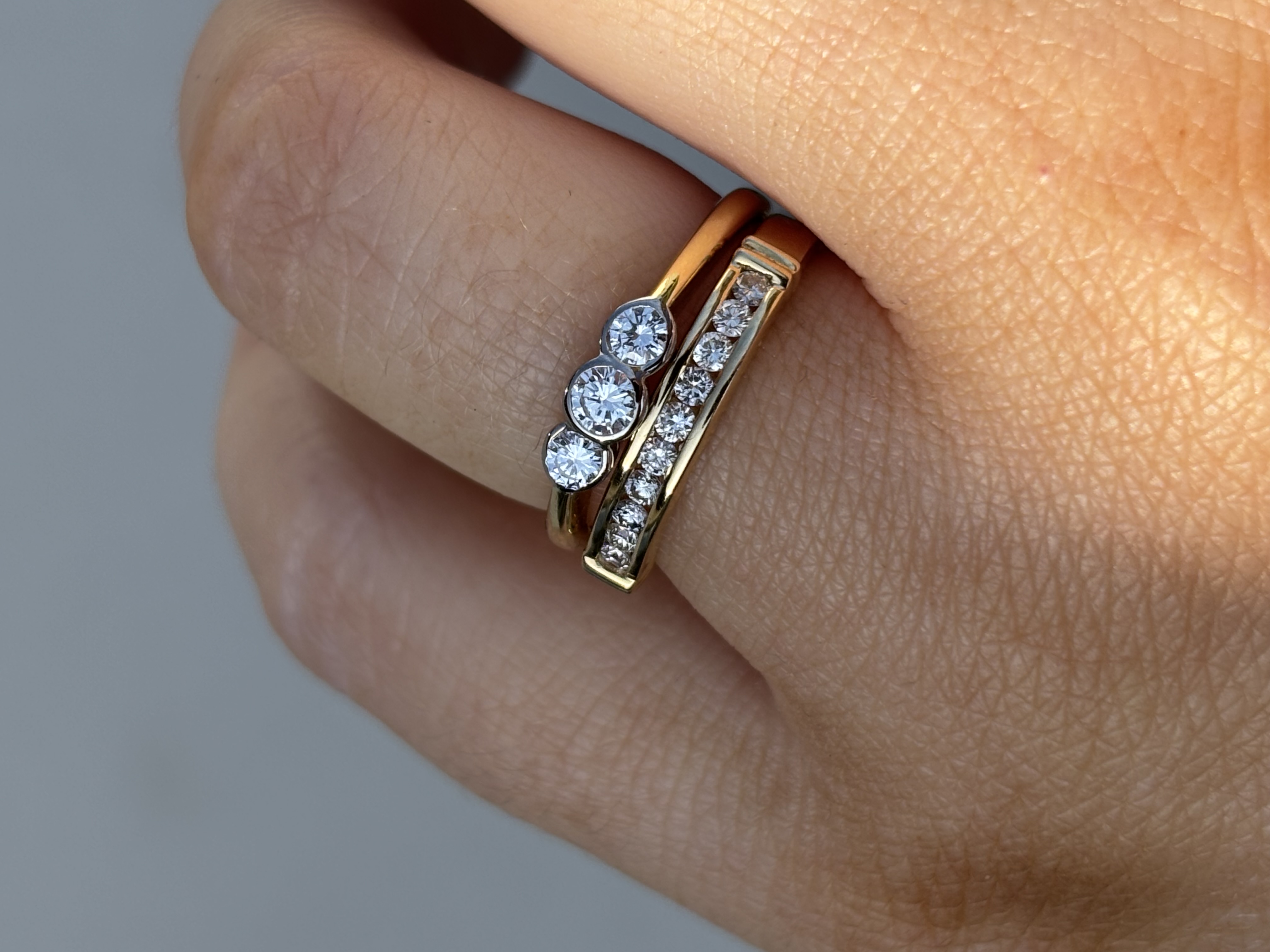 18ct Yellow Gold Bezel-set Diamond Trilogy view 2