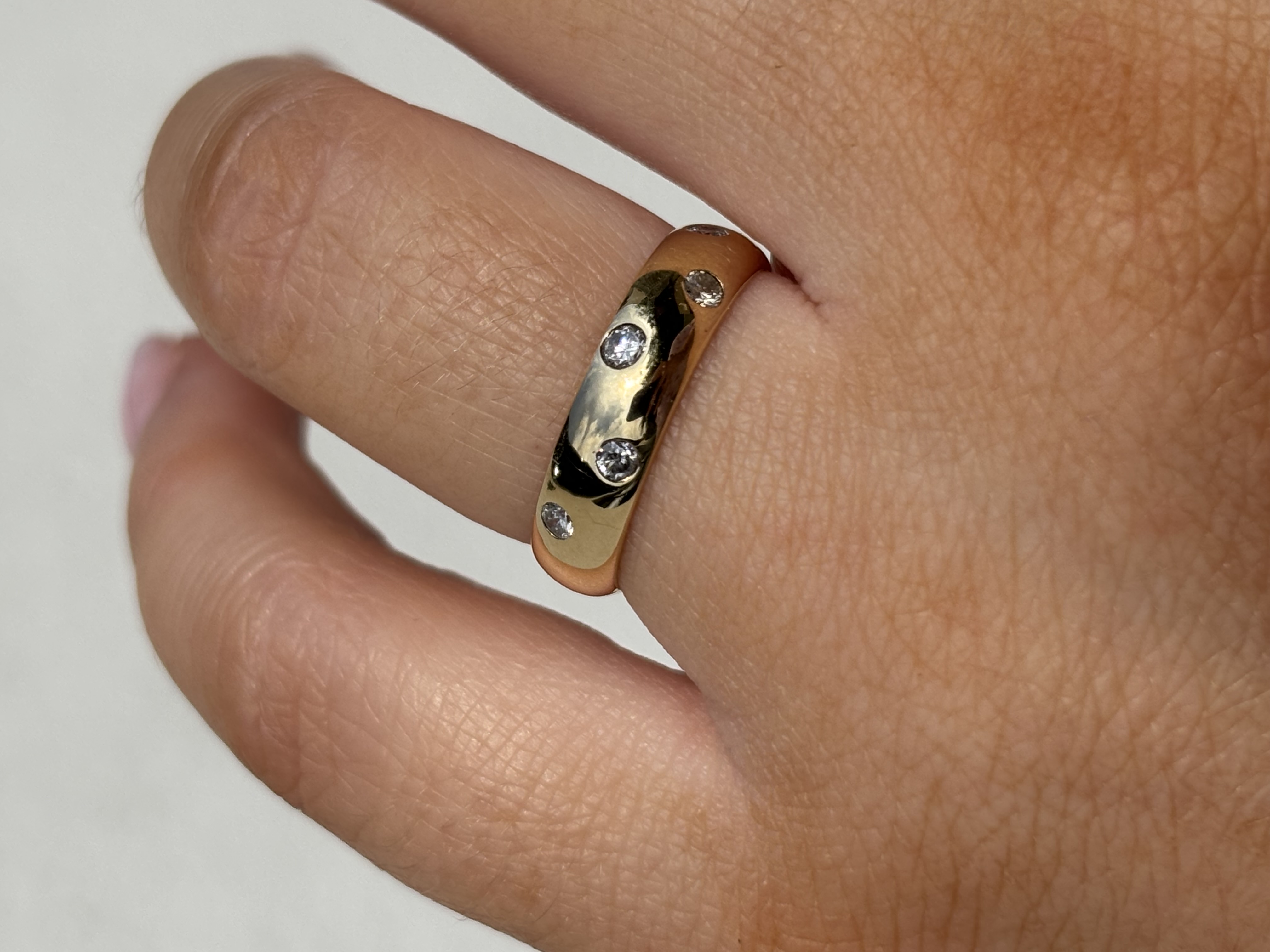 9ct Yellow Gold Diamond Etoile Band view 3