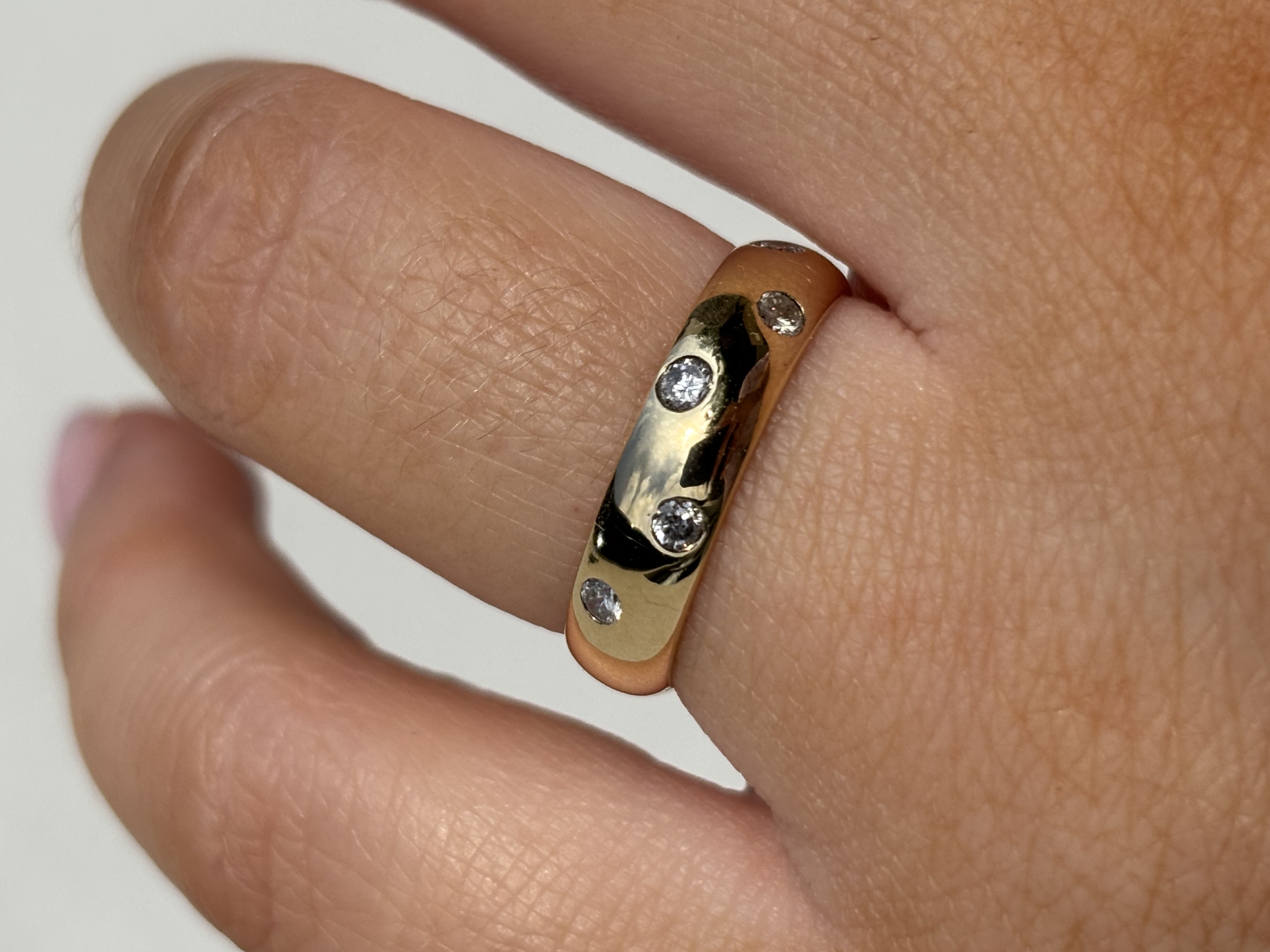 9ct Yellow Gold Diamond Etoile Band view 2