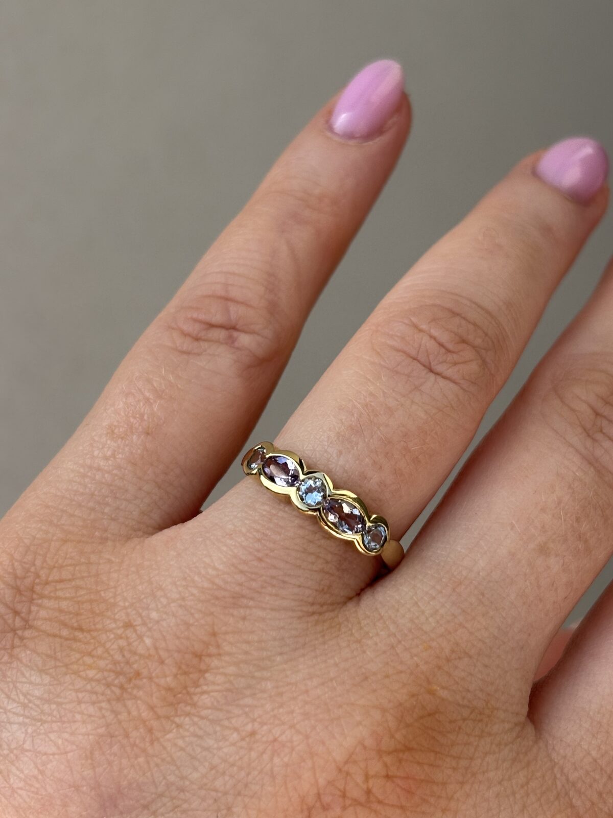 9ct Yellow Gold Topaz and Amethyst Ring view 4